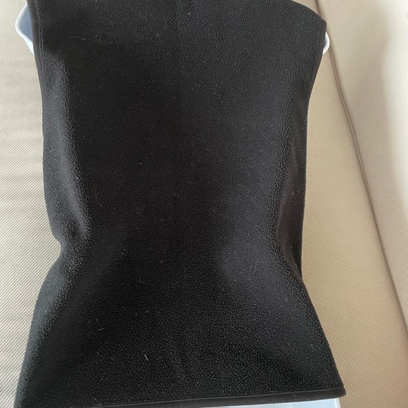 Gap fleece vest with three zipper pockets - Picture 2 of 5